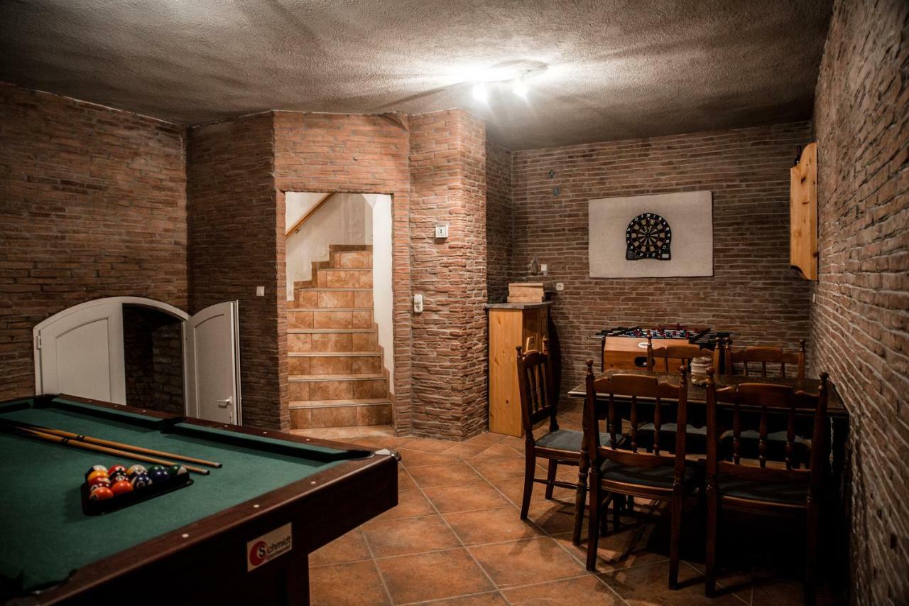 Berger Pince-Vendeghaz, Hajosi Pincek Hotel Bagian luar foto