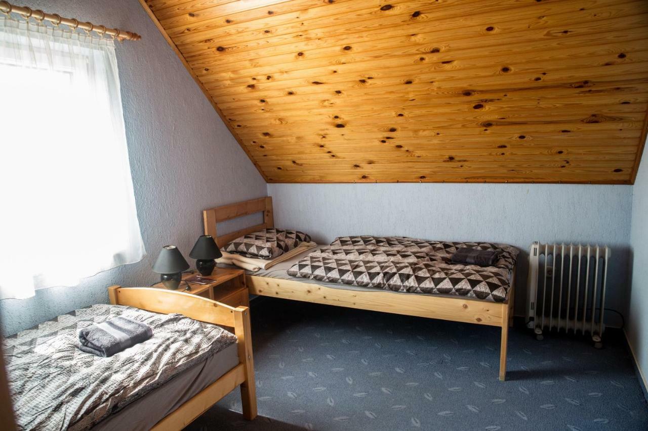 Berger Pince-Vendeghaz, Hajosi Pincek Hotel Bagian luar foto